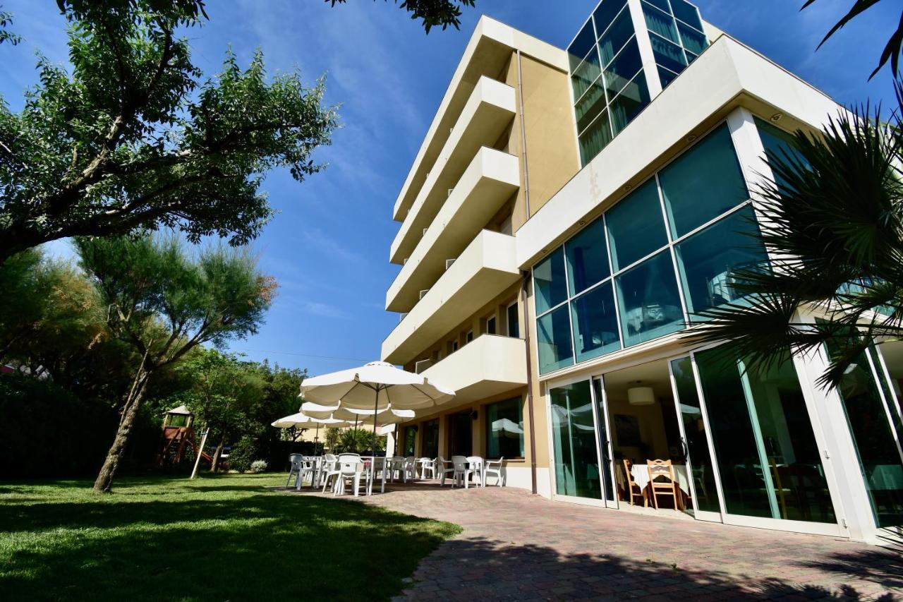 Hotel Astor B&B ميكيلي المظهر الخارجي الصورة