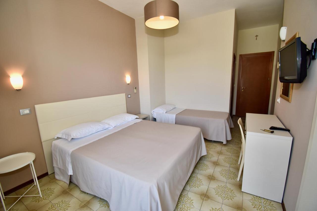 Hotel Astor B&B ميكيلي المظهر الخارجي الصورة