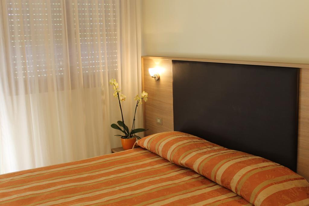 Hotel Astor B&B ميكيلي الغرفة الصورة