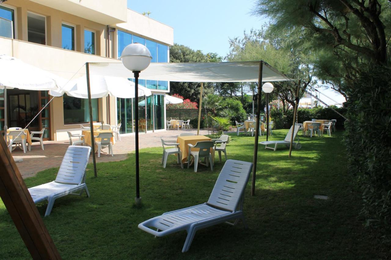 Hotel Astor B&B ميكيلي المظهر الخارجي الصورة