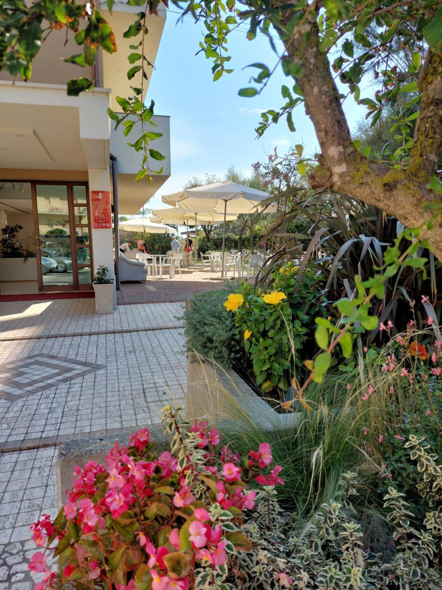 Hotel Astor B&B ميكيلي المظهر الخارجي الصورة
