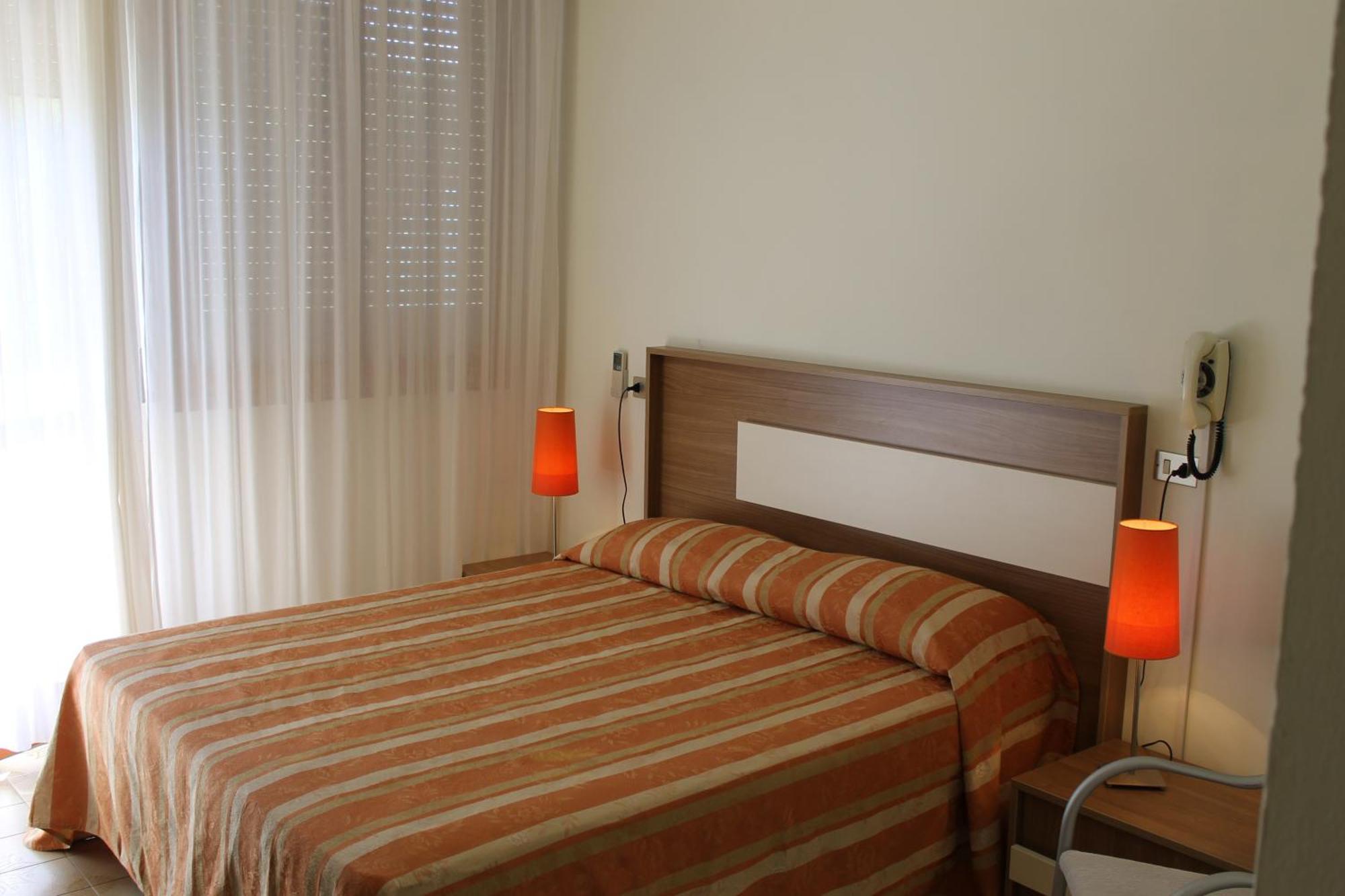 Hotel Astor B&B ميكيلي المظهر الخارجي الصورة