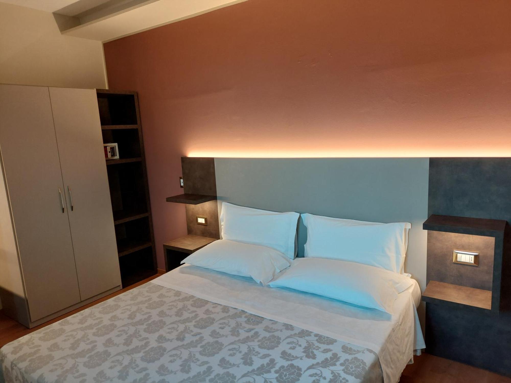 Hotel Astor B&B ميكيلي المظهر الخارجي الصورة
