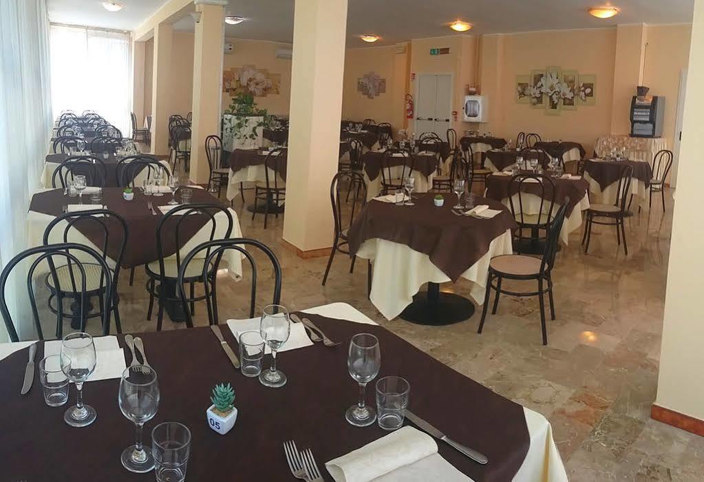 Hotel Astor B&B ميكيلي المظهر الخارجي الصورة